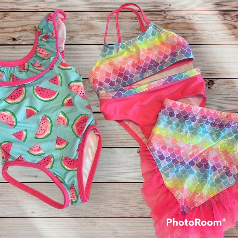 👒👧🏻👙Girl’s 18-24 bundle swimsuits, only one put in excellent condition